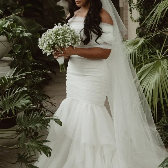 Amsale Made in NYC wedding gown - Picture 6 of 6